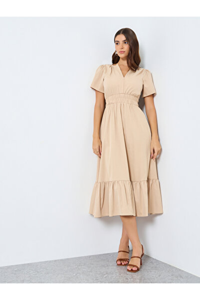 Styli فستان ميدي سادة بأكمام قصيرة ومتعدد الطبقات