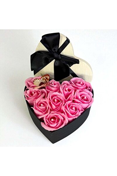 velve Aranjament floral Intimissimo, cu 10 trandafiri de sapun si fluturas de...