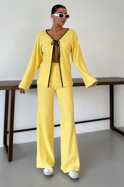 Trendseninle Kadın Sarı Ön Bağlama Detaylı Biyeli Alt-Üst Pantolonlu Takım