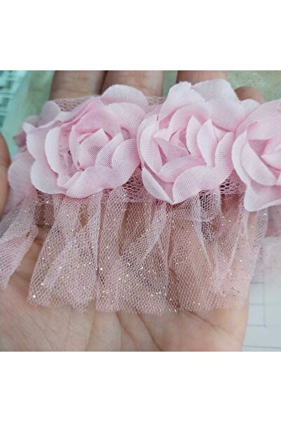 Mutkin 6 cm Genişlik Şerit – Pembe Çiçekli Tül ve Simli Dantel, Dekoratif Aks...