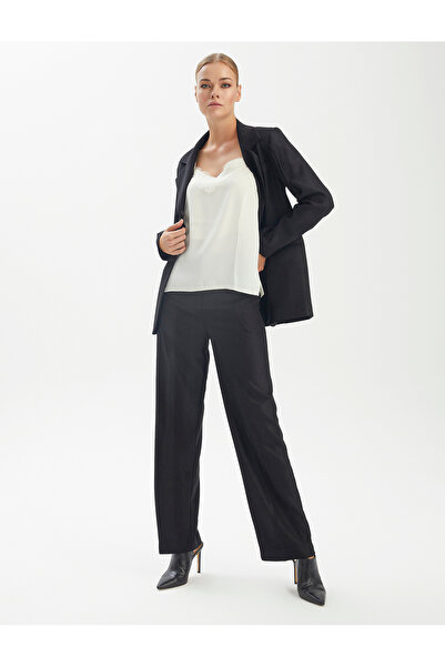 BGN workshop Satin Athlete with Lace Details