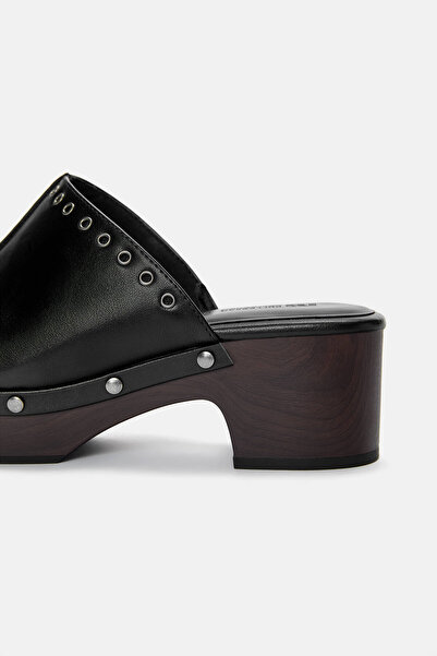 Pull & Bear Zımbalı sabo terlik