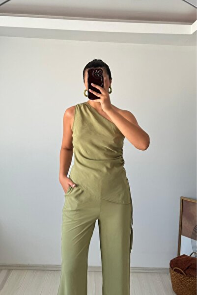 Güneş طقم بلوزة غير متماثلة بكتف واحد وبنطلون بالازو – Cles Couture