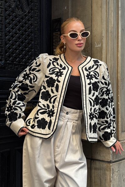 VAGGON Women's Ecru Floral Embroidered Lined Jacket Vs00717