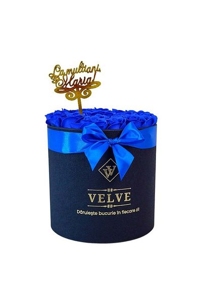 velve Aranjament Radiance, cutie neagra, 25 trandafiri din sapun, topper " La multi ani Maria! ", Albastru