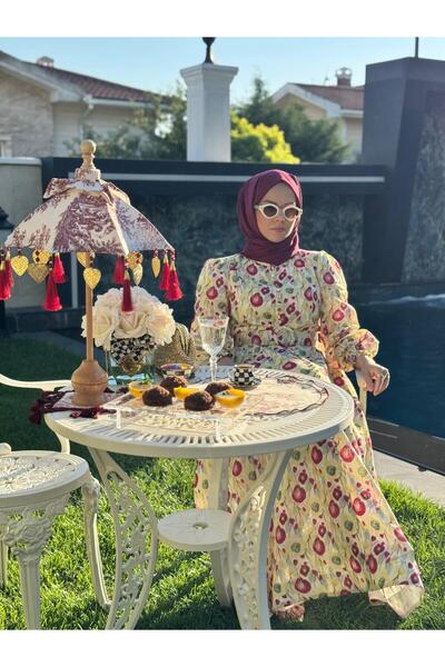 Merve Kaymakcı İtalyan esintisi bordo bali şemsiyesi