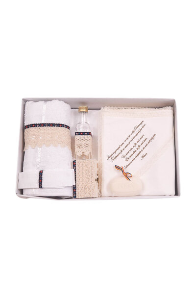 fantasialand Trusou traditional pentru botez, 7 piese culoare crem