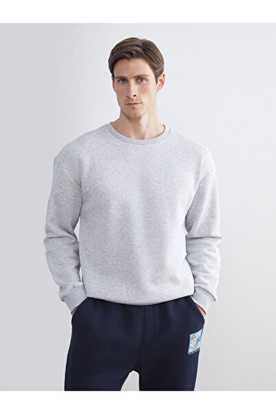 LC Waikiki اختيارات لامعة من متجر شاينينج ستور |   سويت شيرت رجالي برقبة دائرية