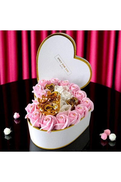 velve Aranjament Royal, 25 trandafiri sapun si accesorii decorative, cutie tip inima, Roz-Alb-Auriu