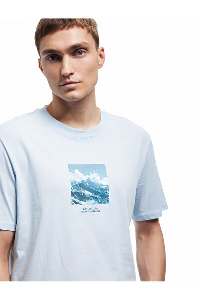 Koton Regular Fit Kısa Kollu Dikiş Detaylı Bisiklet Yaka Pamuklu Baskılı Tişört