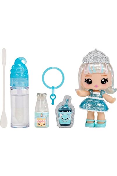 MGA Entertainment Păpușă MGA Yummiland Callie cu tort de ziua de naștere și luciu de buze, 15 cm