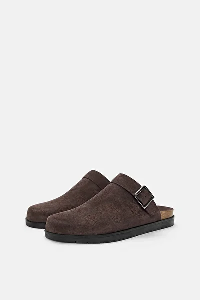 Pull & Bear Buckled leather clogs