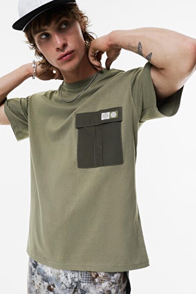 Pull & Bear T-shirt with nylon pocket