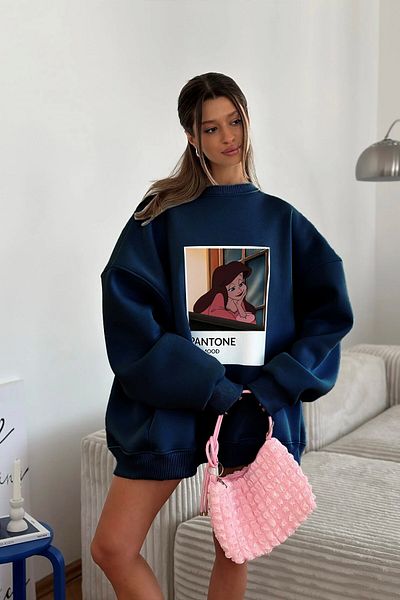 The Champ Clothing بدلة رياضية نسائية كبيرة الحجم باللون الأزرق الداكن - 3 خيوط مرفوعة، رقبة دائرية، بانتون - مطبوعة بالملكة