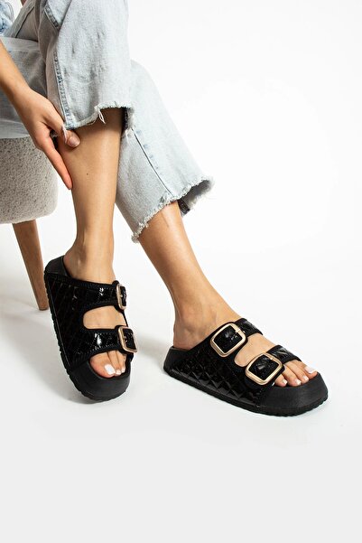 Sivarro Kapitone Parlak Siyah Tokalı Kadın Terlik – Ortopedik, Şık, Kaymaz Taban