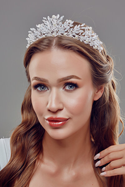 Magic Tiara İnci ve Kristal Detaylı Gelin Tacı – Zarif ve Işıltılı Tasarım