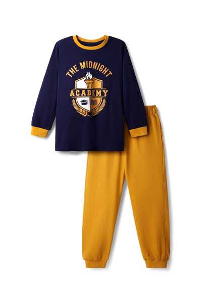 Pine kids طقم بيجاما بأكمام كاملة من قماش جيرسي محبوك مع طباعة نصية - أزرق دا...