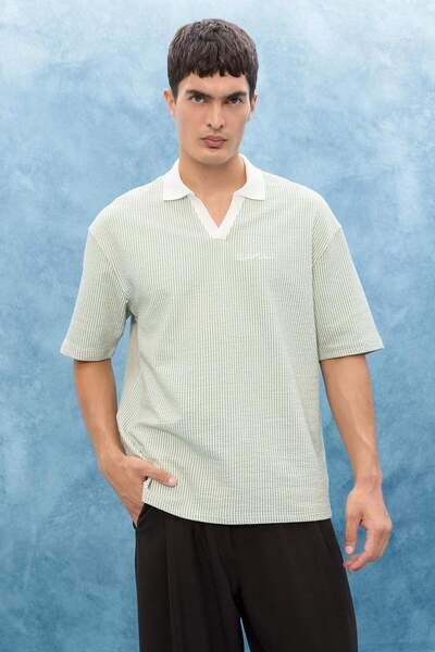 DeFacto Boxy Fit Relaxed Fit Seersucker Fabric Polo Neck Striped Short Sleeve T-Shirt F8351Ax25Au