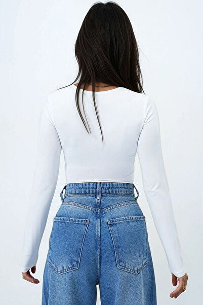 Trend Alaçatı Stili Weiß gestreifter Damen-Overall mit Rundhalsausschnitt und Druckknopfverschluss an der Unterseite, Bluse Alc-X14388