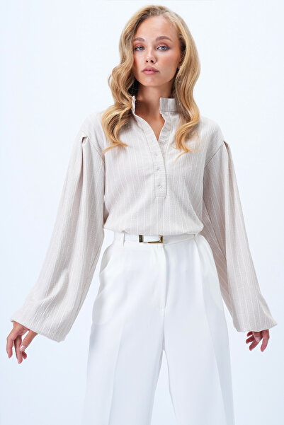 Trend Alaçatı Stili Dámská béžová pruhovaná halenka s balonovým rukávem a knoflíkem vpředu Alc-X11872