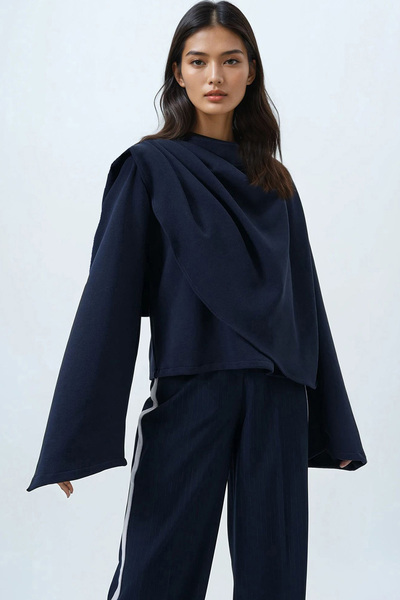 Trend Alaçatı Stili Dunkelblaue Damenbluse mit Rundhalsausschnitt und breitem Schnitt und selbstwickelndem Detail Alc-X14420