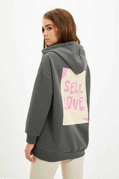 Trendyol Collection Antracitová zadní potisk Detailní oversize/široký střih Silný fleece uvnitř Pletená mikina TWOAW22SW0687