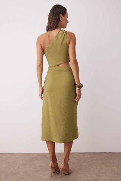 Trendyol Collection Haki Bel Cut Out/Okno Detal Tkanina Midi Sukienka TWOSS25EL00887