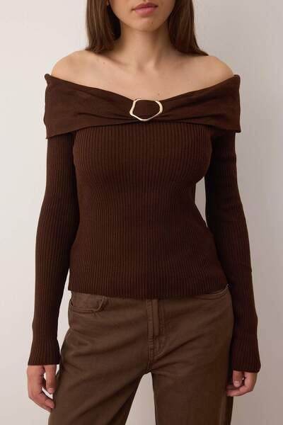 Trendyol Collection Brown Accessory Detailed Carmen Collar Slim Knitwear Sweater Twoaw26Kz00118