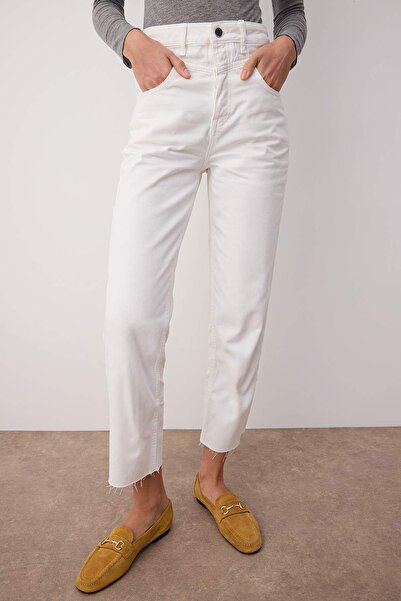 Trendyol Collection Ecru High Waist Straight Leg Straight Cut Jeans Twoaw26Je00183
