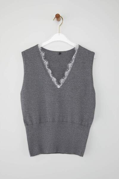 Trendyol Collection Limited Edition Anthracite Lace Garnished Sweater Sweater Twoaw26Sv00006