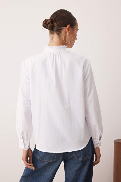 Trendyol Collection Fehér ráncos részletes, laza szabású ing TWOAW26GO00036