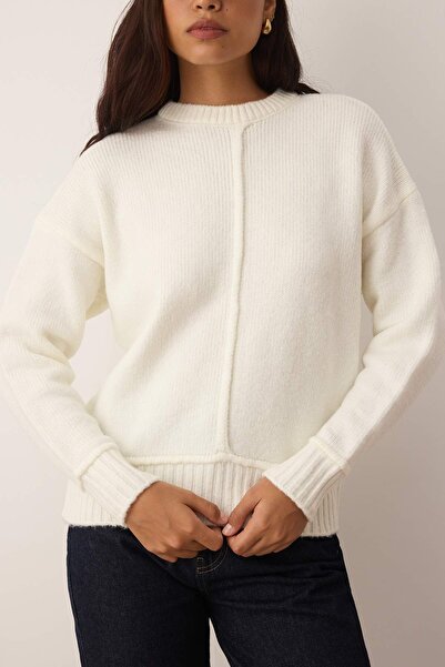 Trendyol Collection Ecru měkký texturovaný svetr s širokým střihem a detaily šití TWOAW26KZ00075
