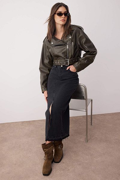 Trendyol Collection Fusta neagră din denim maxi cu fante mai sustenabilă TWOSS23ET00289