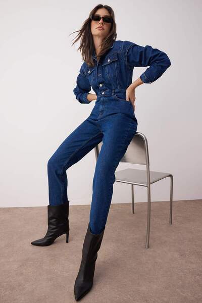 Trendyol Collection Jeans-Overall mit Indigo-Nähten in limitierter Auflage TWOAW22TU0040