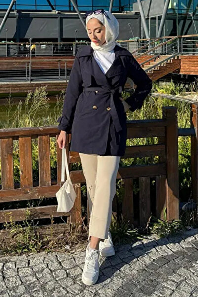 Tesettür Diyarı Къс тренчкот с колан на ръкавите - Тъмносин