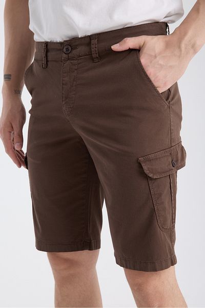 muzzo jeans شورت تشينو بني مع جيب للشحن