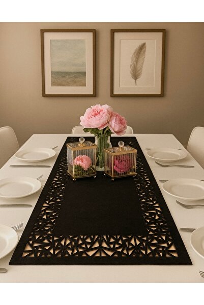 Ergüven Home طاولة مستطيلة من القماش المخملي الأسود بنمط هندسي بطول 40 × 140 سم
