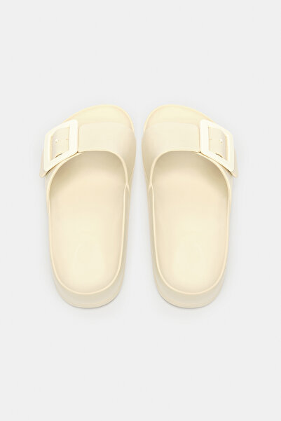 Penti Παντόφλες σε στυλ μεγάλης πόρπης