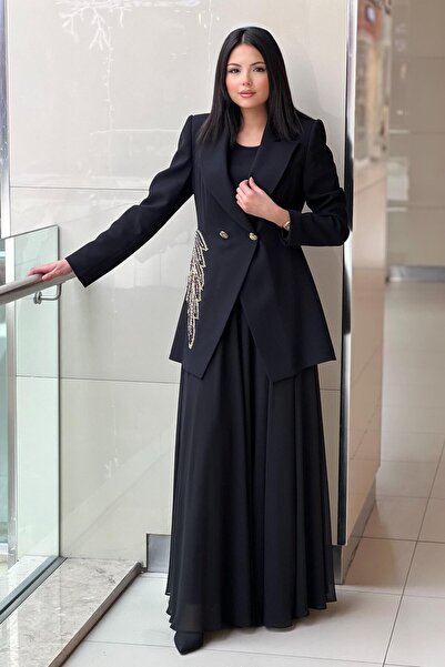 White Corner طقم مكون من 3 قطع مع سترة وقميص داخلي وتنورة مطرزة