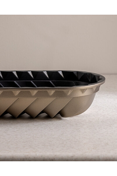 Madame Coco Tort Bonte Baton de culoare aurie