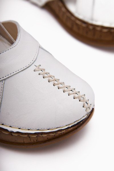 Limoya Genuine Leather Katlyn White Flower Detailed Closed Toe Wedge Heeled Women's Sandals