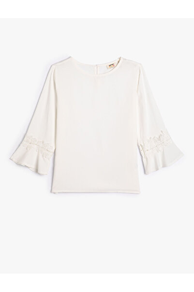 Koton Μπλούζα με μακρύ μανίκι καμπάνα με δαντέλα με λεπτομέρεια στρογγυλή λαιμόκοψη και κουμπιά στο πίσω μέρος