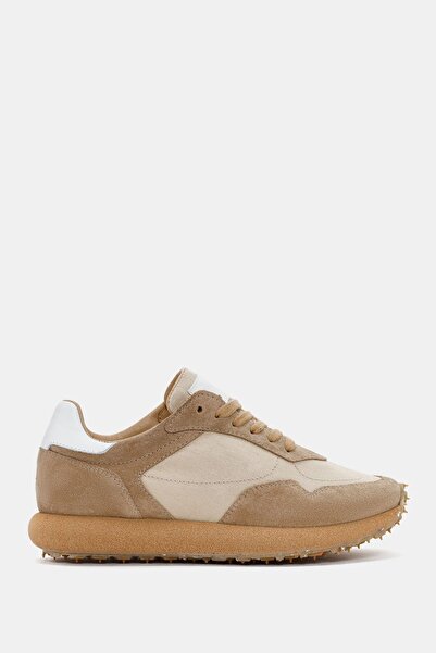 Bestyle حذاء رياضي نسائي من جلد الغزال باللون البيج من جونز