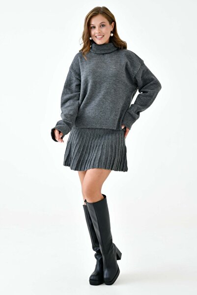 barış sülün lovebox سترة تريكو كبيرة الحجم بياقة مدورة وتنورة صغيرة - طقم رما...