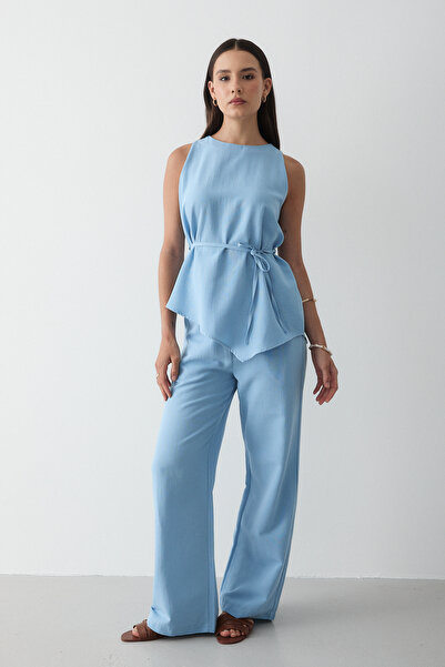 JASTE Kadın Mavi Keten Bisiklet Yaka Yelekli Kuşaklı Pantolon Alt & Üst Takım