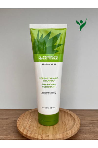 Herbalife شامبو مقوي بالأعشاب والصبار - 250 مل