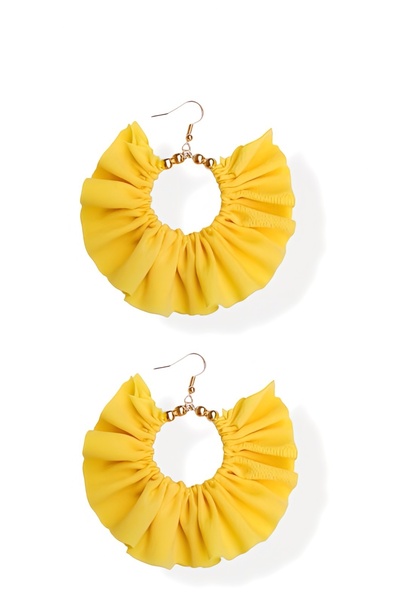 maia Kadın Altın Renk Halka Sallantılı Küpe – Sarı Kumaş Boncuklu Tasarım