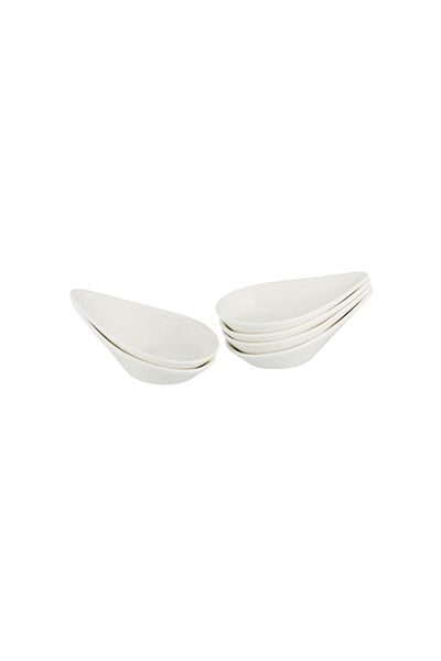 Dania 6-piece white porcelain dinnerware set for serving food, desserts, and sauces