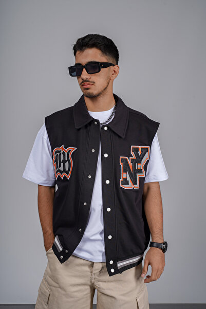 Butik Seasonal Vest with Snap Fasteners on the Front and Ribbed Appliqué