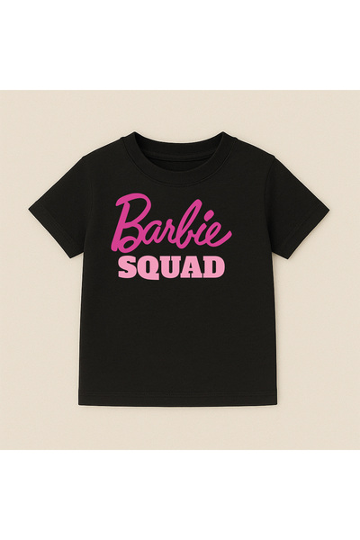 SVART WEAR تي شيرت باربي سكواد نيسبيت برقبة دائرية 100% قطن مطبوع بأكمام قصير...